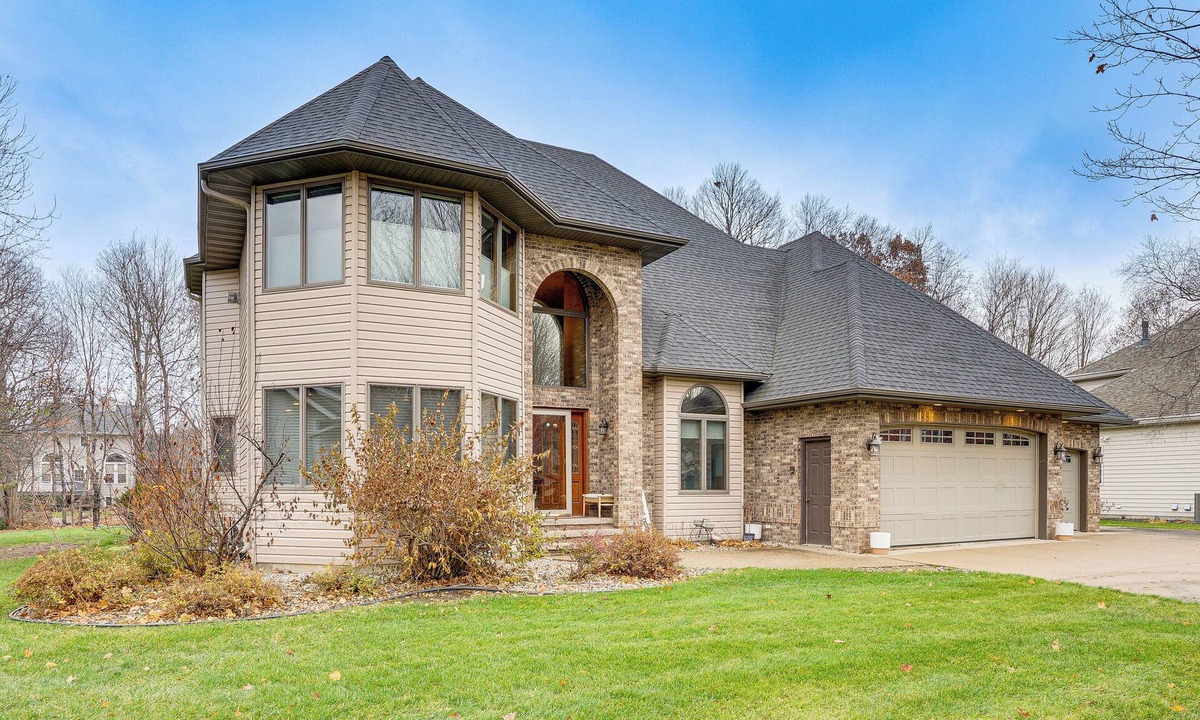 Mankato House | Rare Gem on a Ravine, Family Home in North Mankato