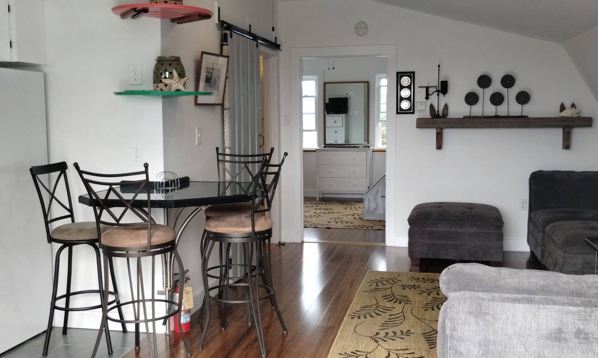 Middletown Ski Chalet | Really nice loft apartment, located 1-1/2 miles from beach areas and Sachuest pt