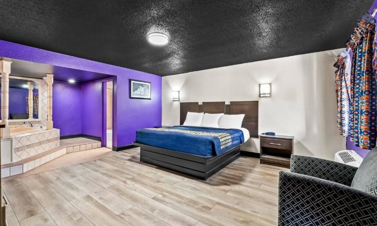 Bellmawr Hotel | Red Carpet Inn and Suites