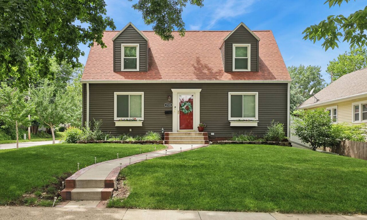 Beaverdale House | Red Door Retreat - Dog-Friendly Beaverdale Home - Fenced Yard - Sleeps 10