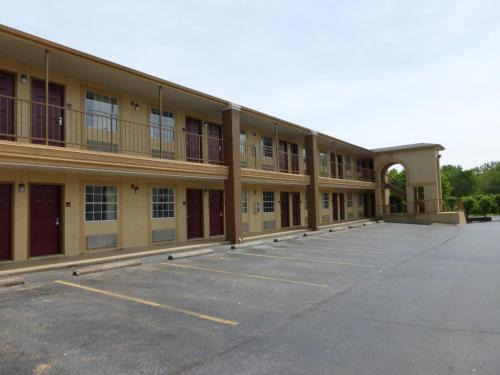 Kedron Hotel | Red Roof Inn Columbia, TN