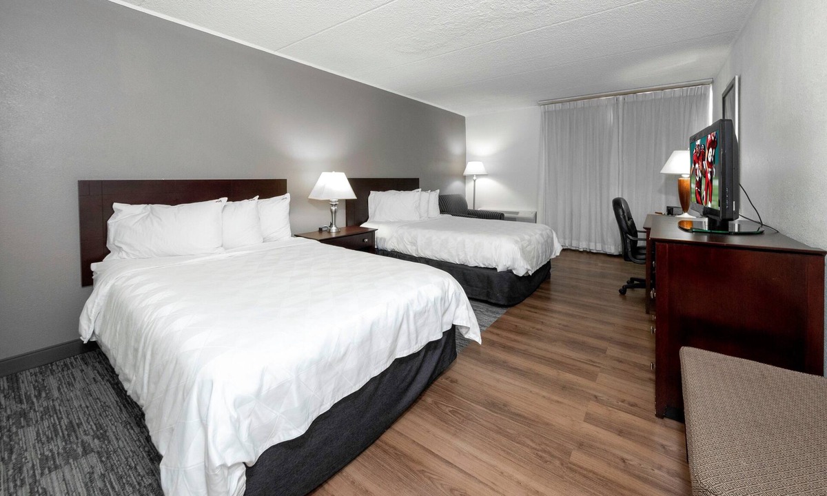 Carteret Hotel | Red Roof Inn PLUS+ Woodbridge - Carteret