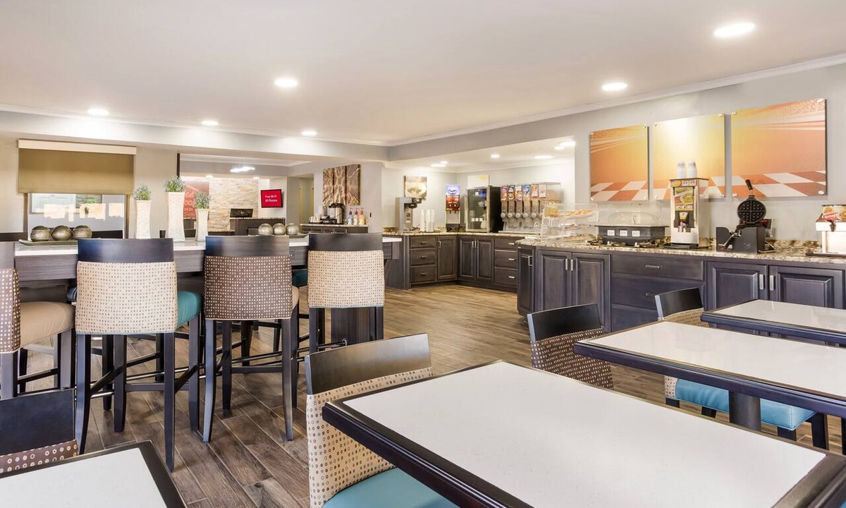Athens Hotel | Red Roof Inn & Suites Athens, AL
