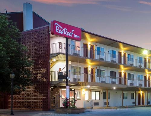 York Hotel | Red Roof Inn York Downtown