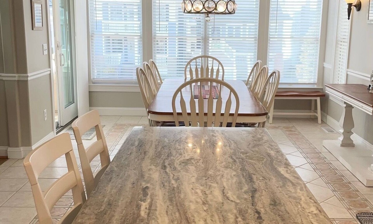 North End Condo | REDUCED JUNE WEEKS! -BEACH -BLOCK BEAUTIFUL HOME- BOOK NOW! NEWLY RENOVATED!