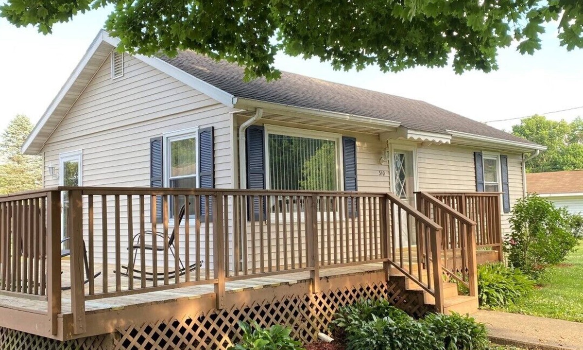 Tiskilwa House | Rejoice Inn- Private Home- All Yours! In a quiet town on a large lot! New Bath