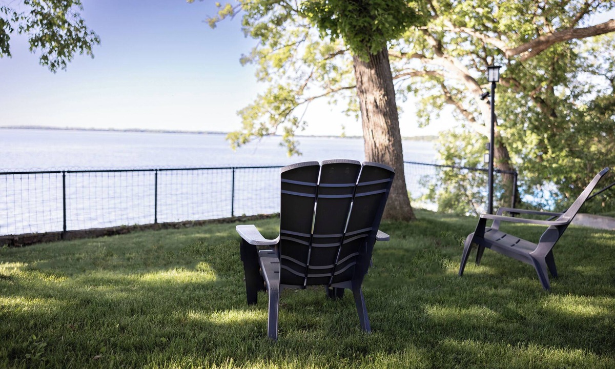 Spicer Cabin | Relax by the Waterfront at The Alvig House on Green Lake
