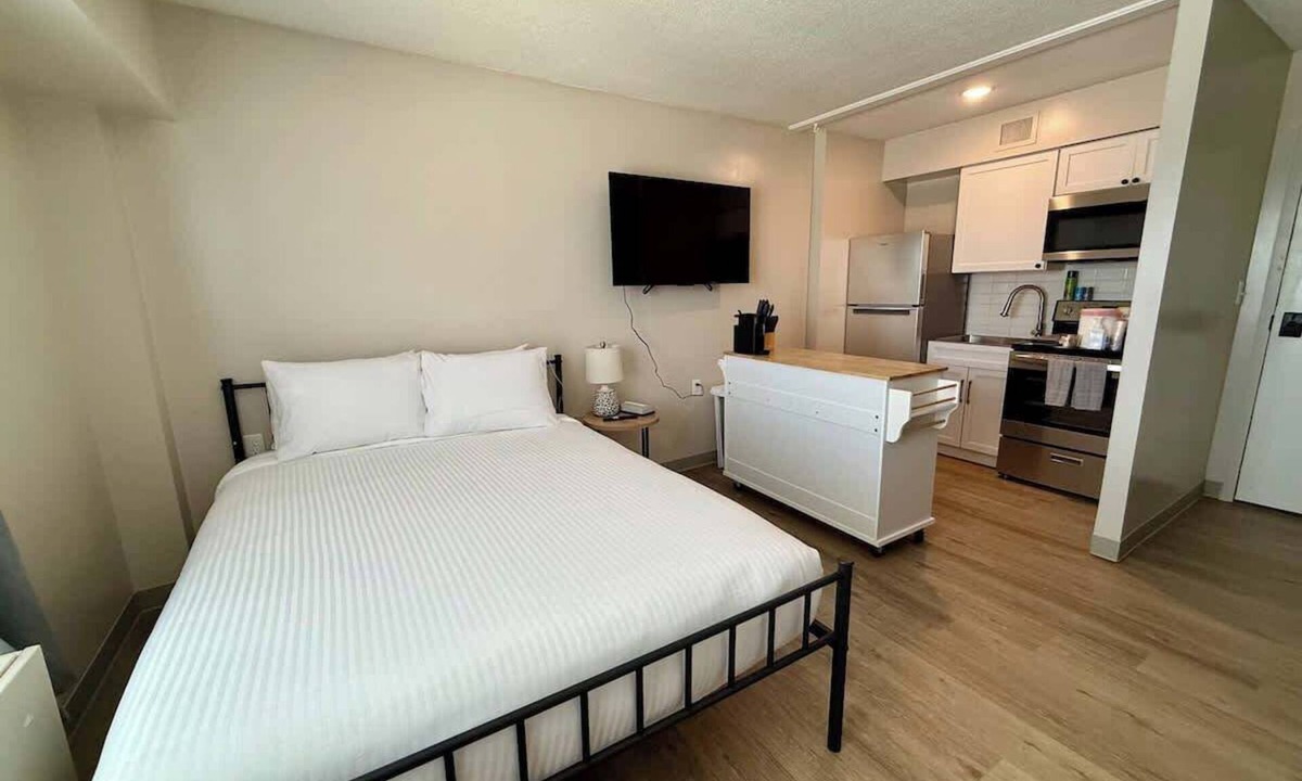North Central Omaha Apartment | Relax, Gym, Pickleball, Near Attractions
