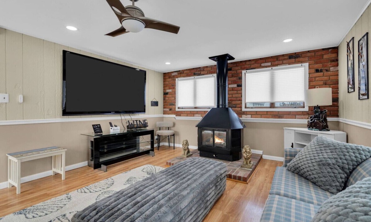 Ocean Gate House | Relaxed Ocean Gate Shore Getaway | 3BR + Sofa Bed, Fireplace & Parking