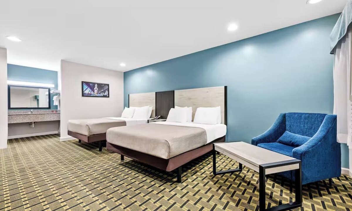 Huntsville Hotel | Relaxing Retreat Near Huntsville Museum of Art-3.0 miles away | Free Parking