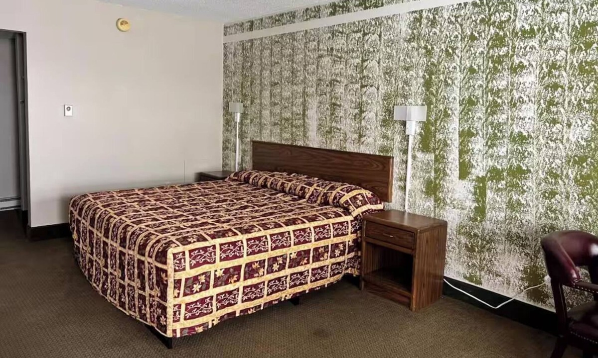 Devils Lake Hotel | Relaxing Room Ideal for Couples & Business Travelers, Parking Included!