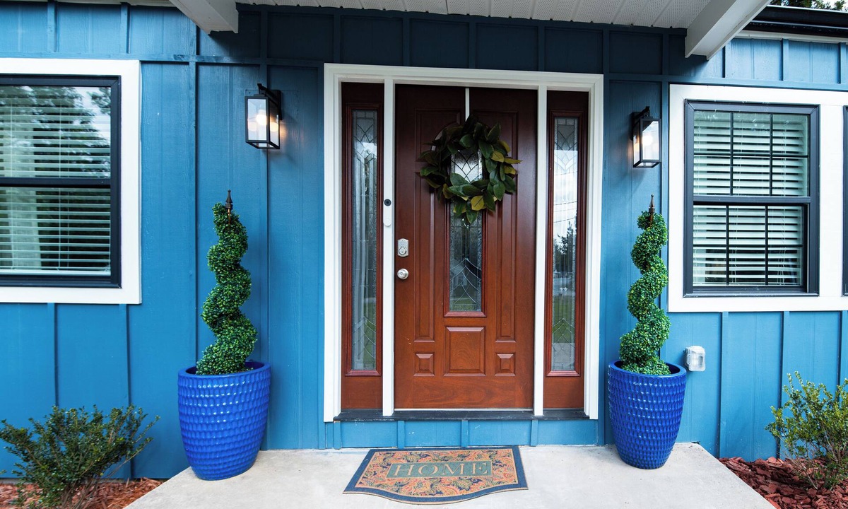 Durham House | Remodeled house, super close to Downtown Durham W/large deck & onsite parking.