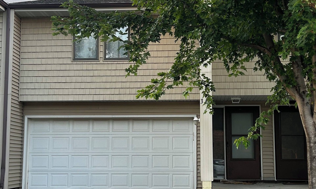 Waconia House | Remodeled Townhome - Close to The Lake - Quaint Downtown - The Hospital