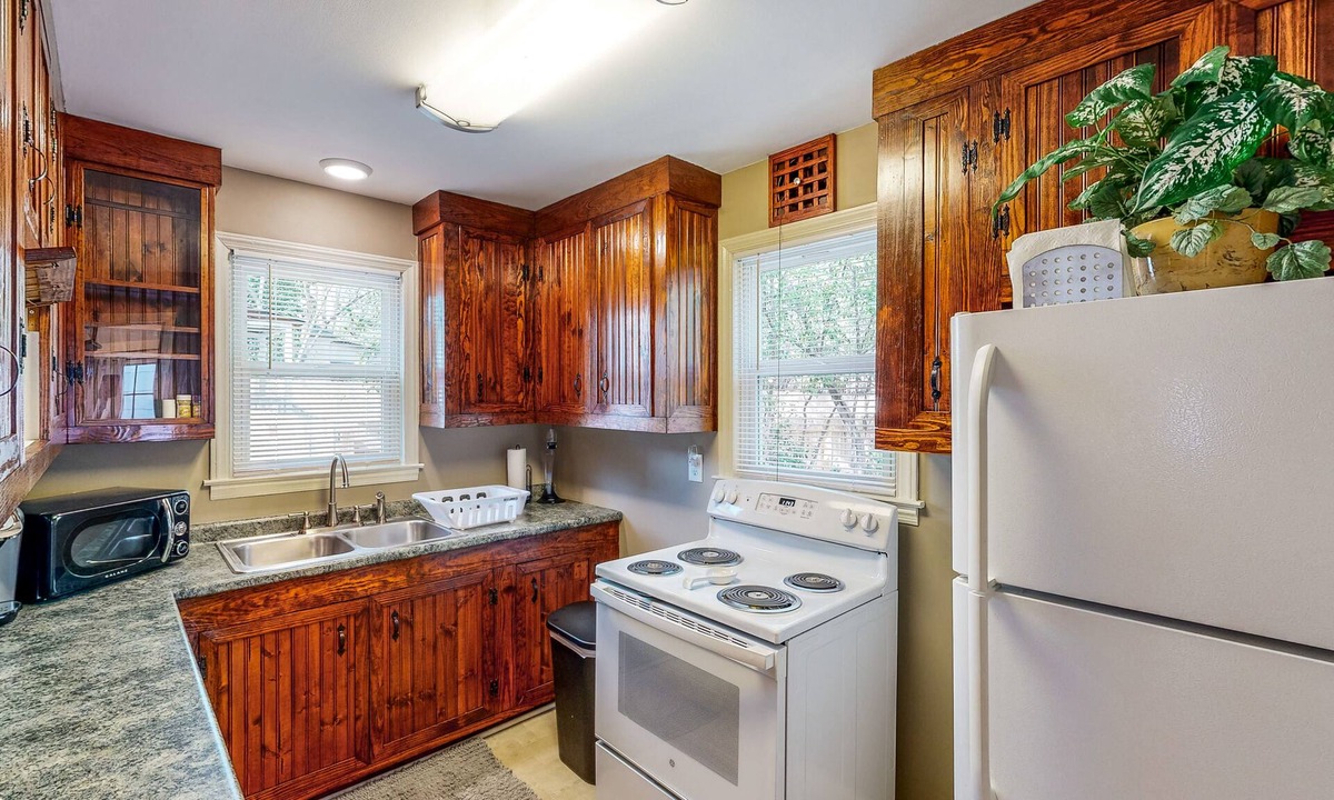 Midtown House | Renovated abode close to downtown with patio, W/D & enclosed yard - dog-friendly