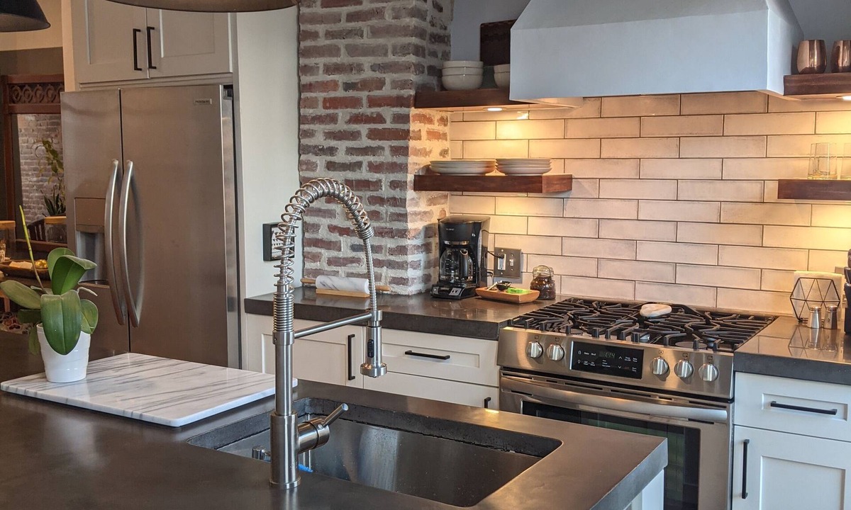 Highlandtown House | Renovated Baltimore Rowhome for Professionals