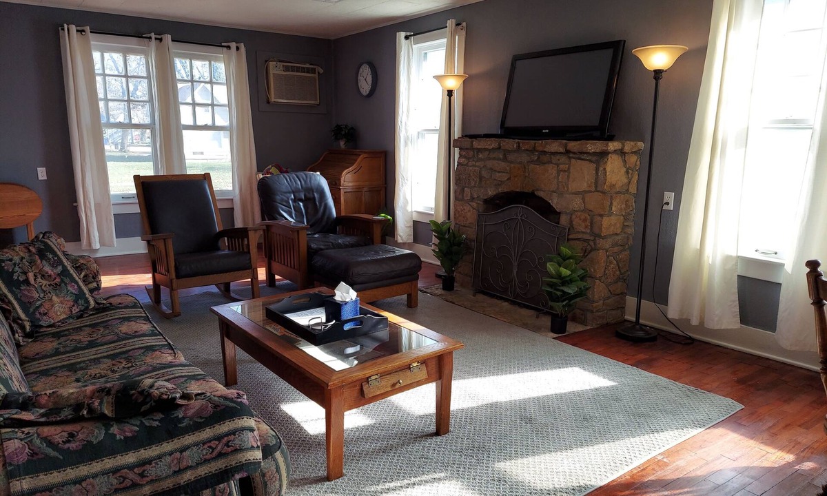 Iola House | Renovated Bungalow with Cozy Gas Fireplace