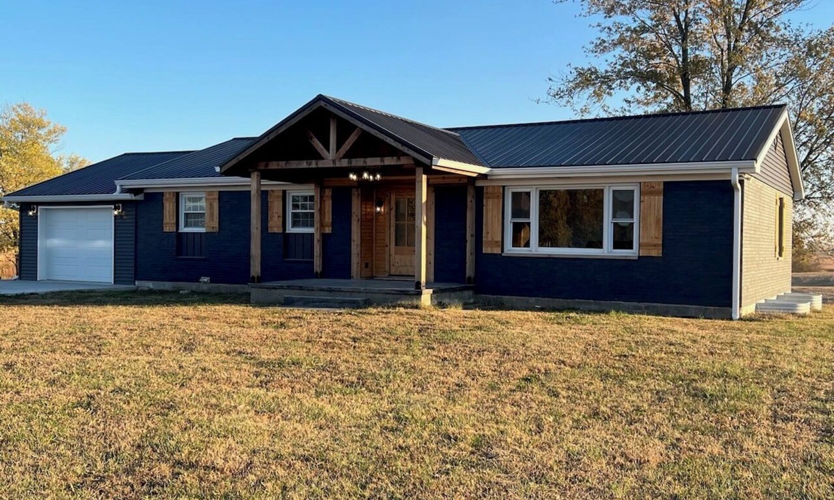 Maywood House | Renovated Farm House Style Ranch, 4 Bedroom 3 Bath, Peaceful Country Lane.