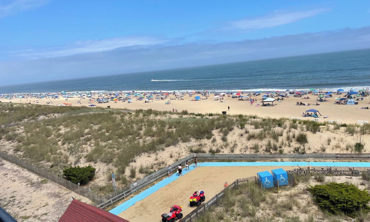 Montego Bay Condo | Renovated top floor 3 BR 2 BA oceanfront condo at 130th Street in Ocean City, MD