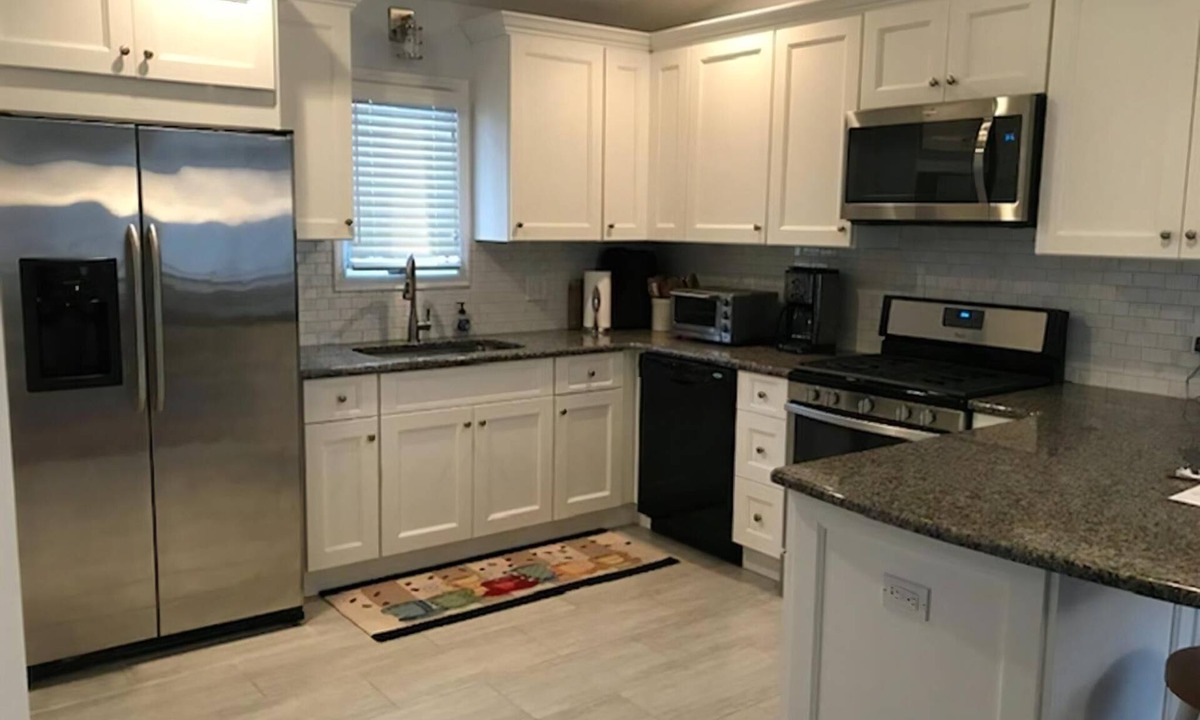 Beach Haven House | Reverse Living Home Walking Distance to Beach