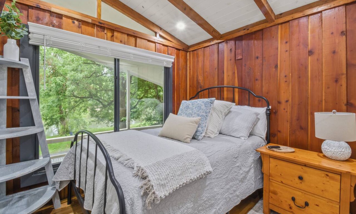 Berryville Cabin | Riverbend Retreat