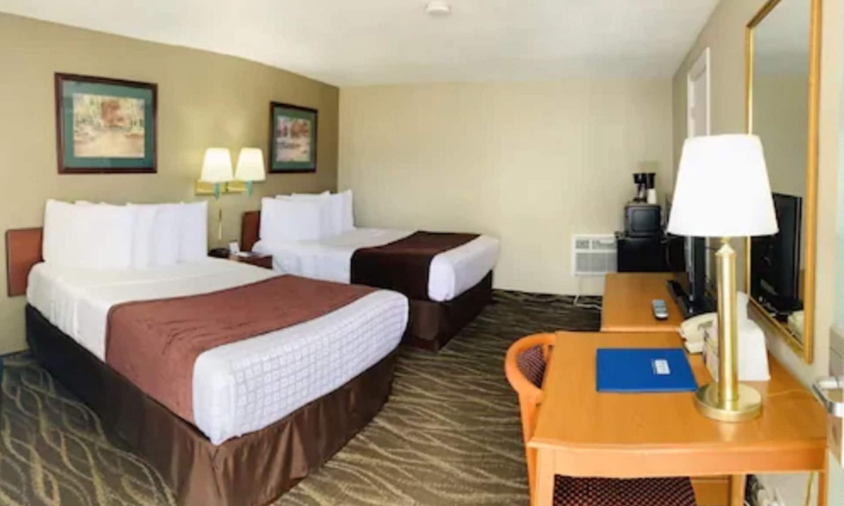 Sheridan Hotel | Roadside Motel