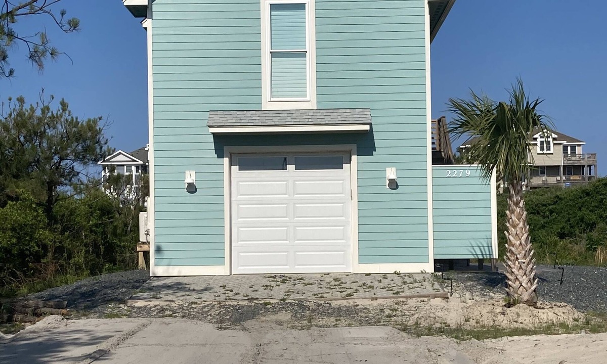 Carova Beach House | Romantic Little Getaway in 4X4 beach