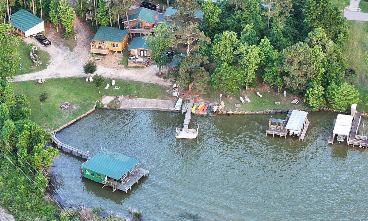Onalaska Cabin | Romantic waterfront cabin #2, Lake Livingston TX