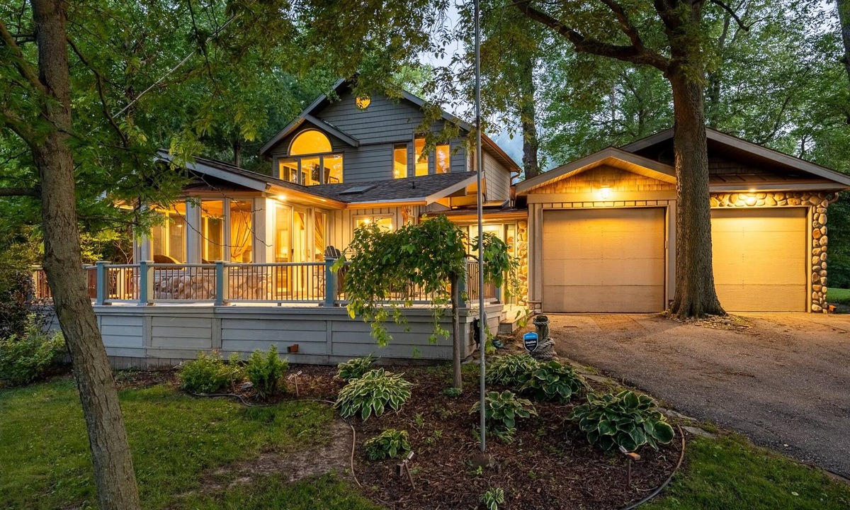 Clear Lake House | Ron’s Landing - A Place to Slow Down, Gather Together & Make Lasting Memories