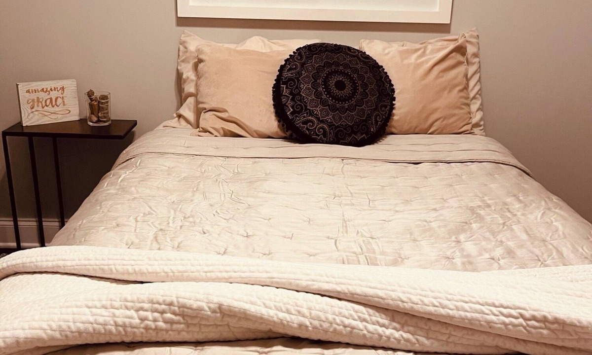 Highlands Bed & Breakfast | Room in a beautiful bed and breakfast located in a Quaint Beach town