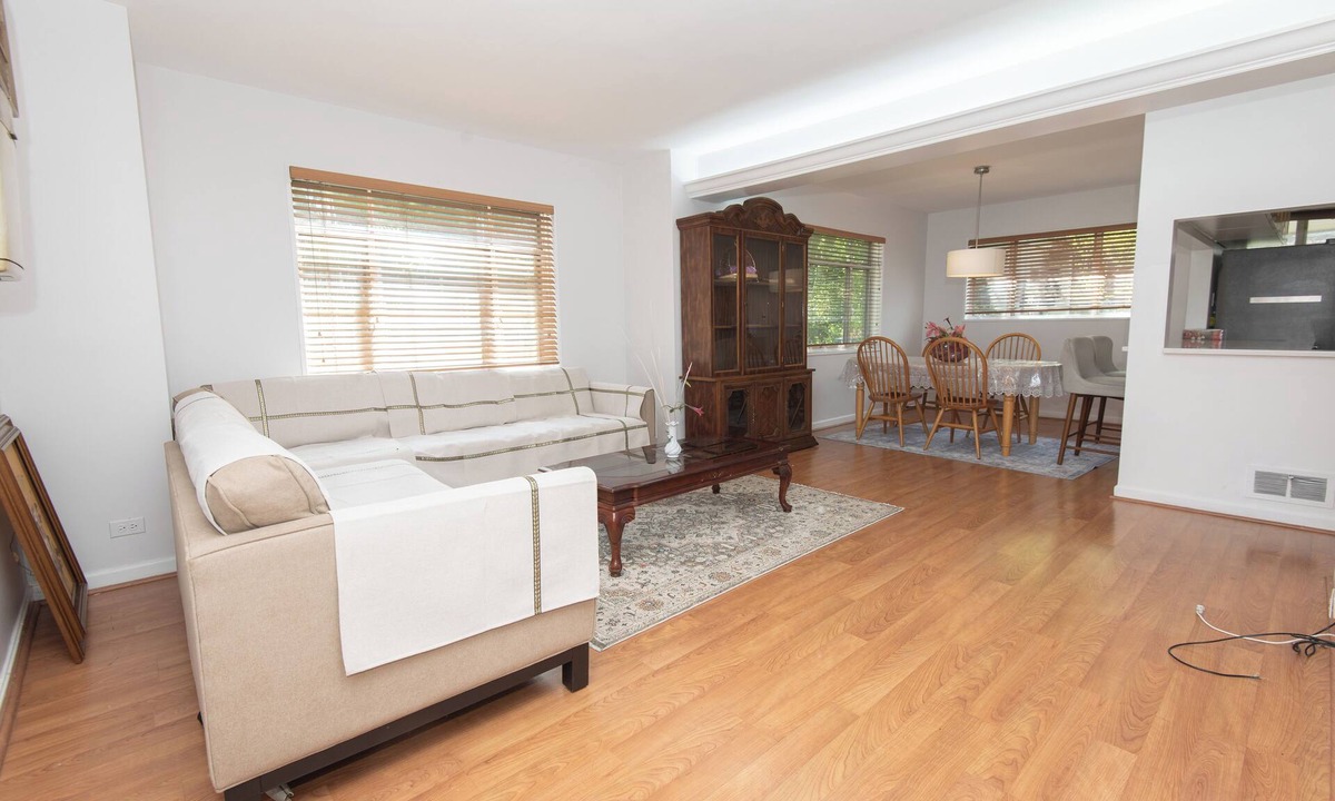 West Ridge Bed & Breakfast | Room in Town house Rogers Park