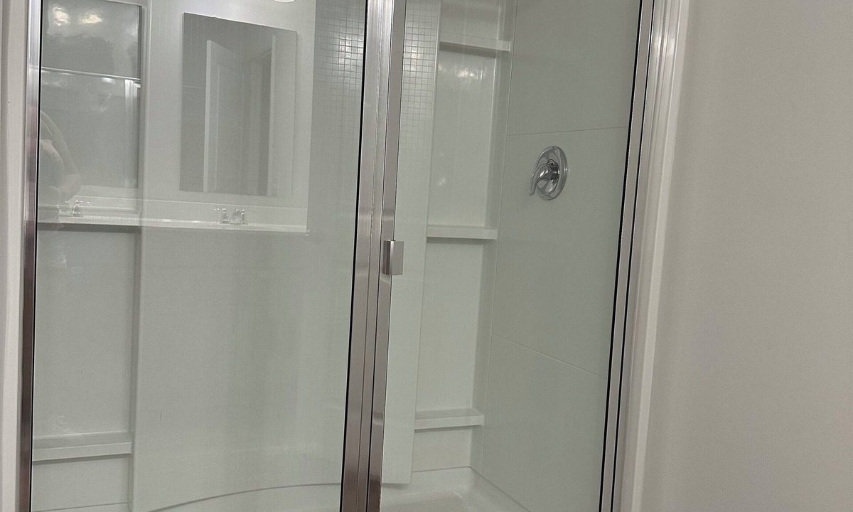 Port Wentworth House | Room with private bathroom for rent for long periods.