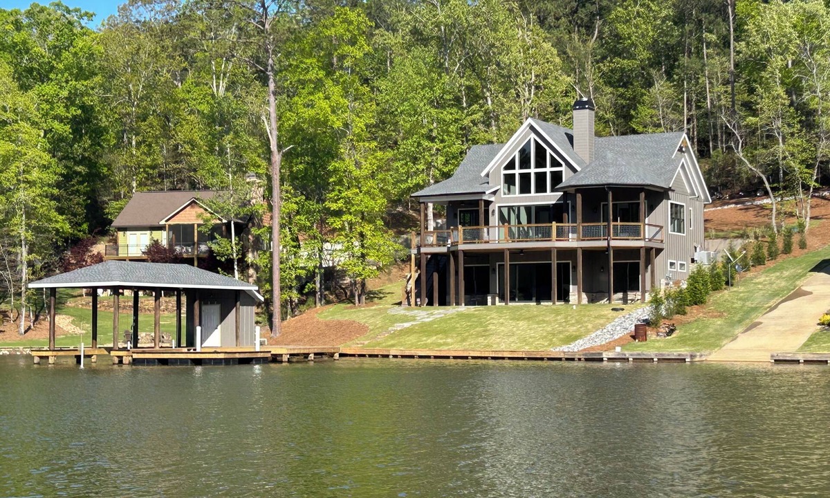 Dadeville House | Roomy 5 bedroom lake house tucked in a private deep water cove on Lake Martin.