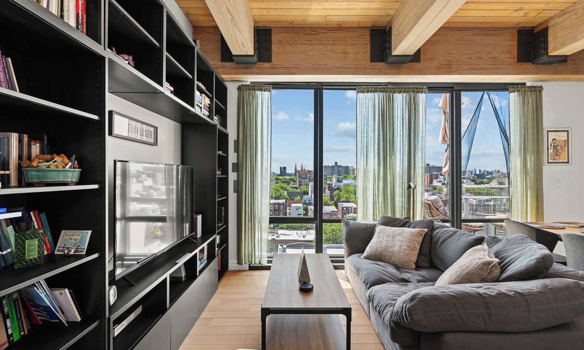 Williamsburg Apartment | Rove Travel | Metropolitan Place | PH with Gym