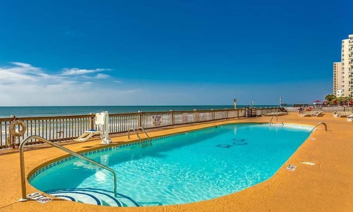 Garden City Condo | Royal Garden Oceanfront Unit 106