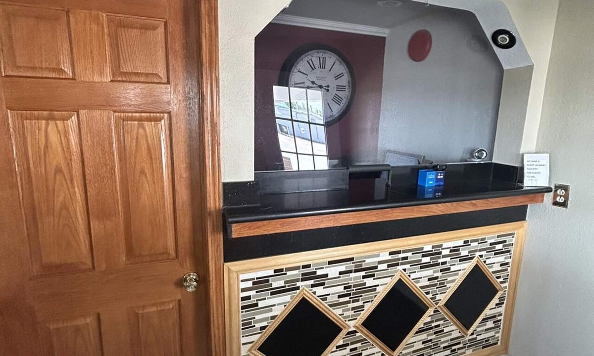 Chariton Hotel | Royal Rest Motel