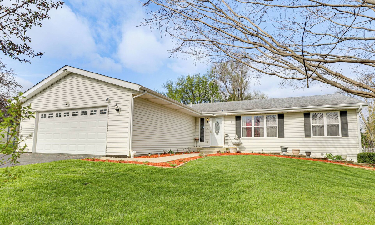Capron House | Rural Family Retreat w/Deck & Yard in Capron!