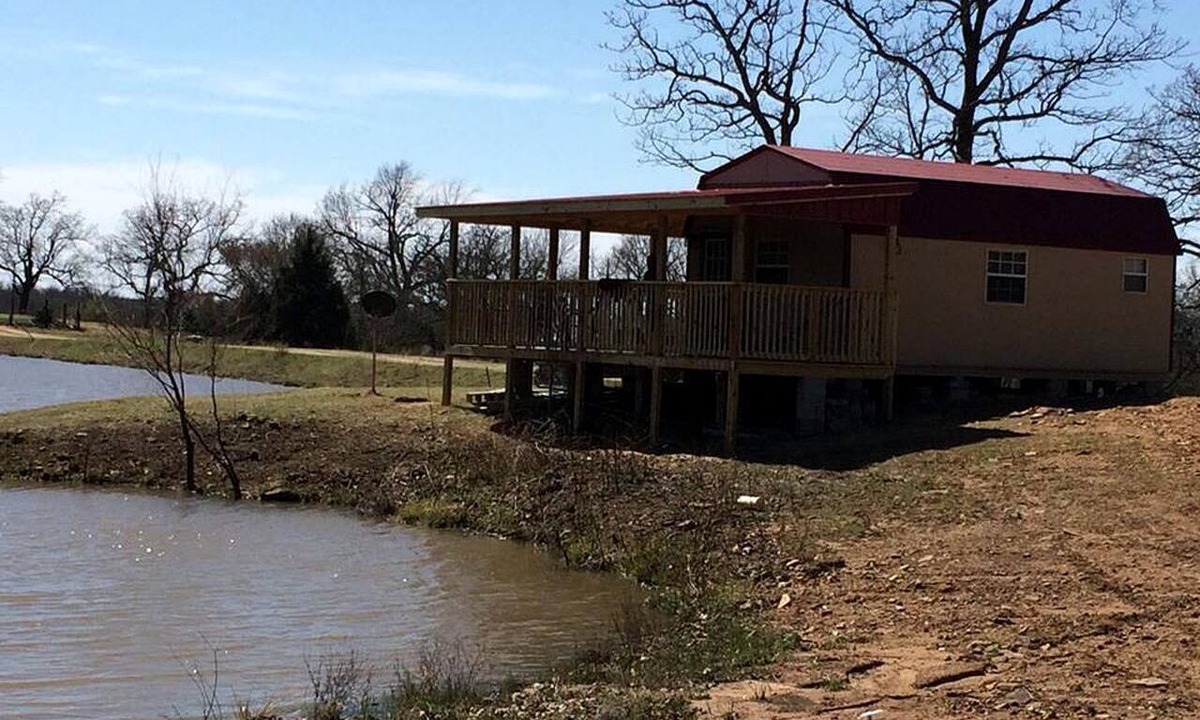 Hughes County Cabin | Rustic Cabin Rental with a Fishing Pond in Allen, Oklahoma