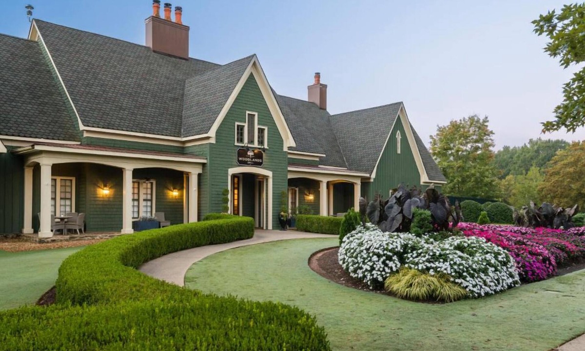 Mount Berry Hotel | Scenic Resort with Outdoor Adventures, Spa, and Outdoor Pool!