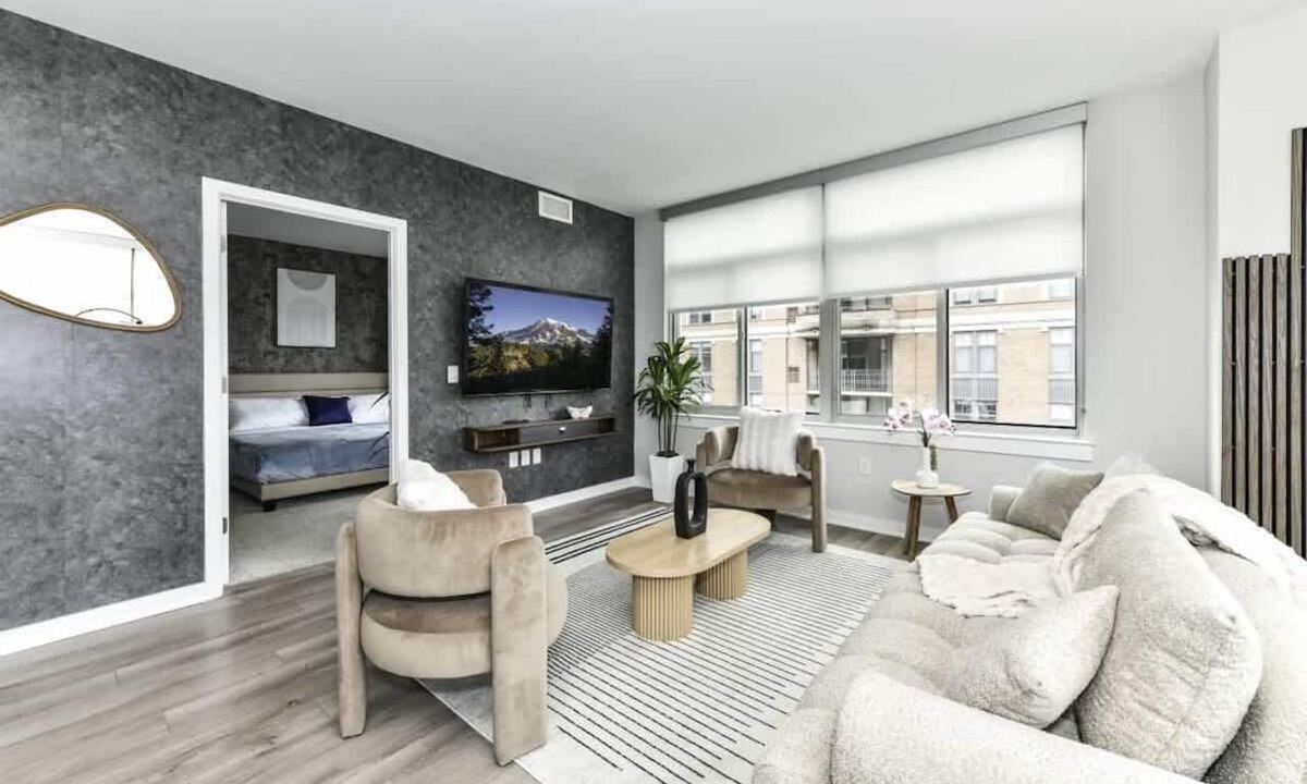 Crystal City Apartment | Scenic Rooftop 2BR Retreat with Gym & Parking