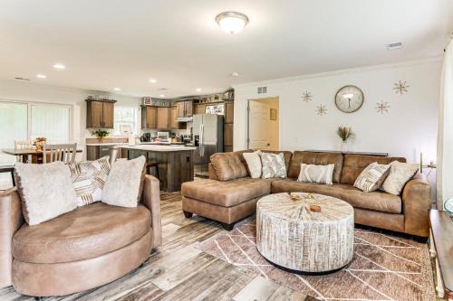 Russellville House | Screened Porch: Family-Friendly St Stephen Retreat