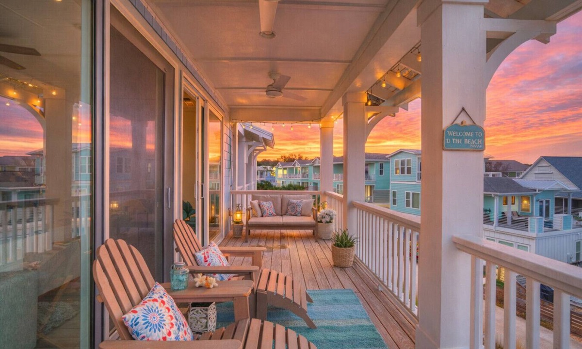 Kure Beach Villa | Sea Breeze Retreat 3BR 2 King Beds Walk to Beach Pool