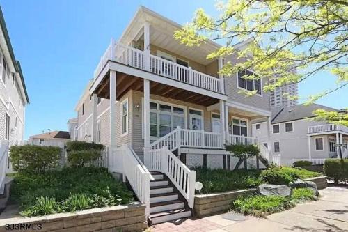 Atlantic City Villa | Seaside Serenity AC- newly updated Ocean View Home -3 bed 2 bath