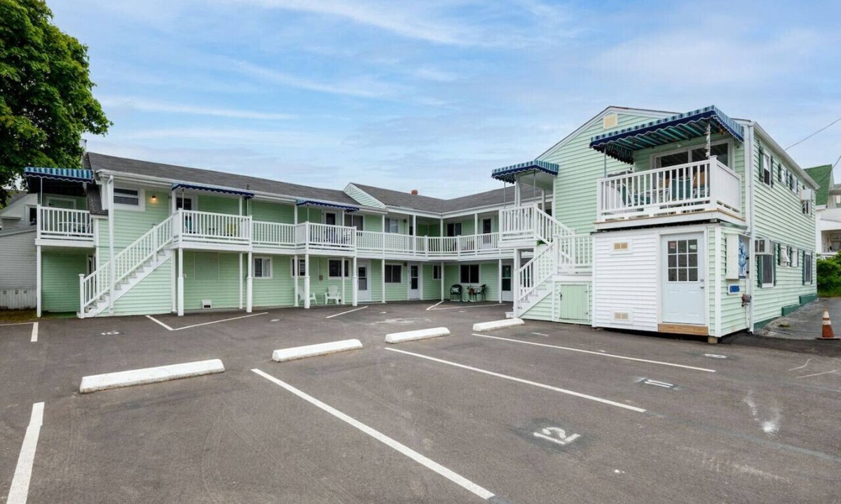 Ocean Park Apartment | Seaside Studio | Accommodates 4| Parking Available