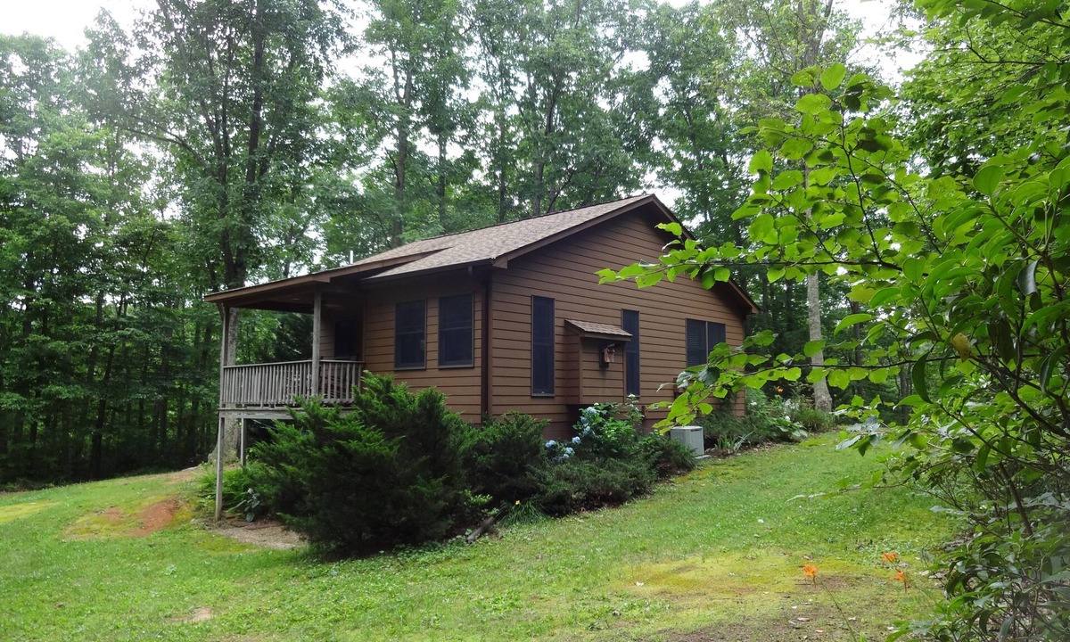 Dyke Cabin | Secluded cabin for 2 in Blue Ridge Mountains, 2 nite minimum weekends