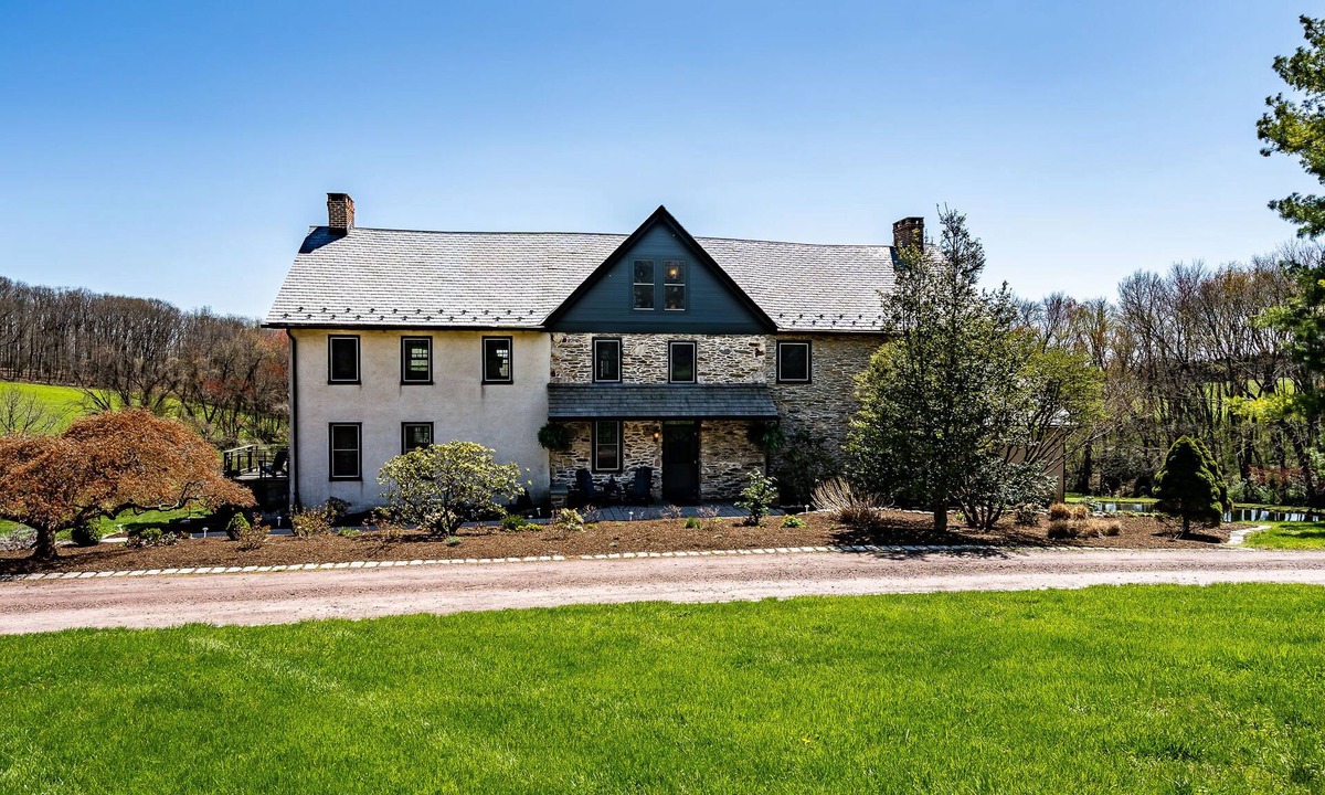 Coatesville House | Secluded Chester County historic farmhouse and venue