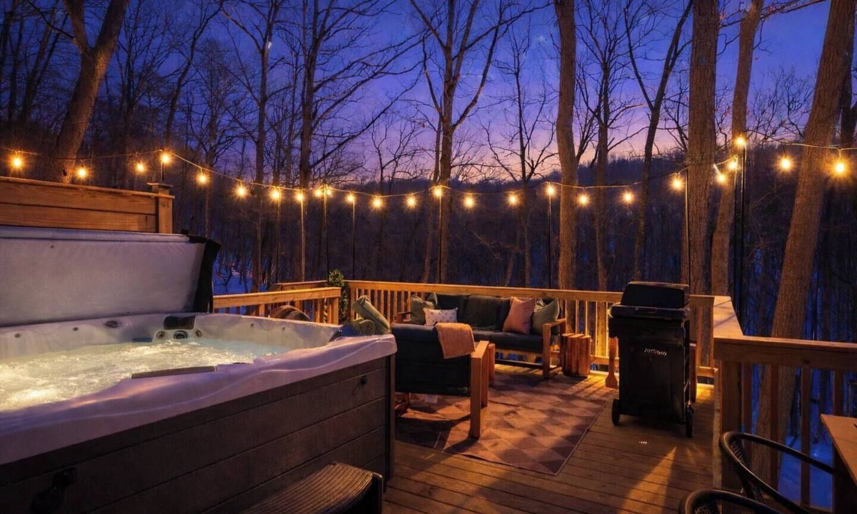 Kabletown Ski Chalet | Secluded Luxury Cabin with Stargazing Dome + Hot Tub + Sauna + EV Charger