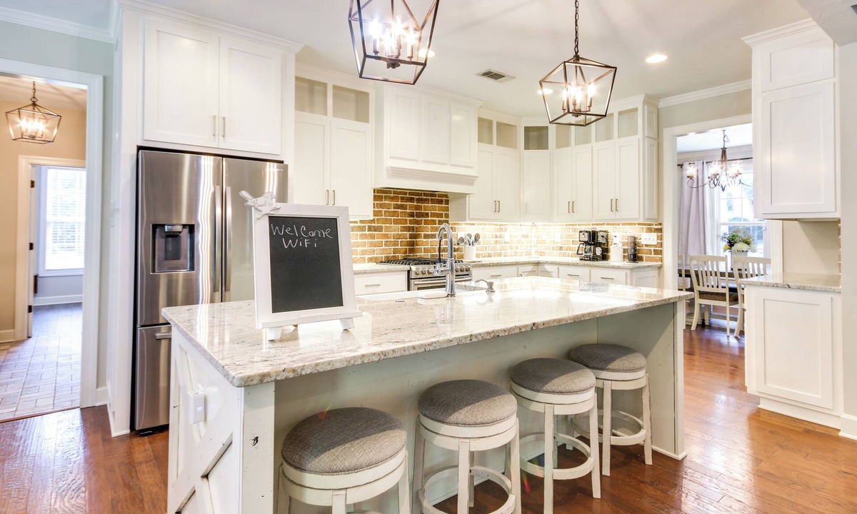 Hephzibah Cottage | Secluded Stylish Modern Farmhouse