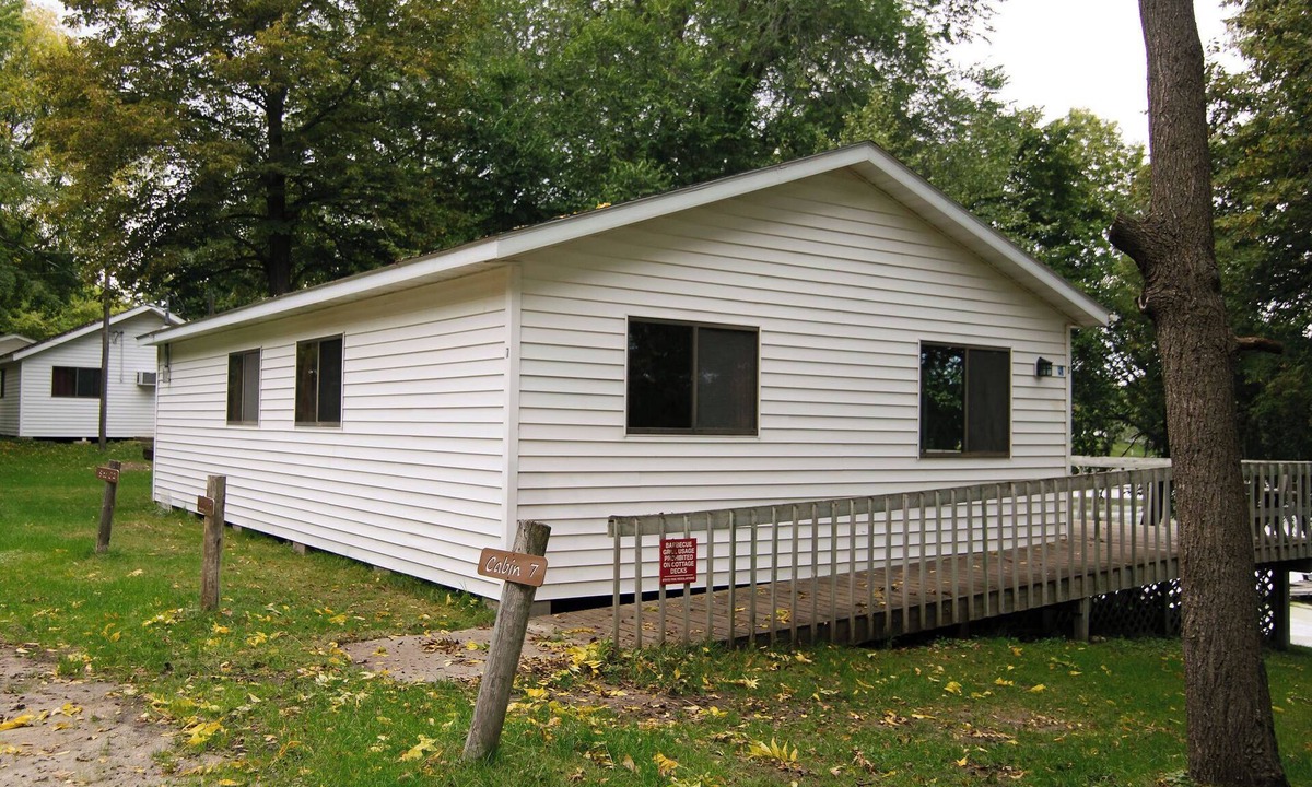 Richmond Cabin | Seldom Inn, a spacious 4BR cabin witch queens in every room! Great lake views!
