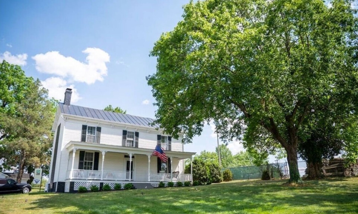 Madison House | Serene 4-bedroom farmhouse 10mins from local wineries