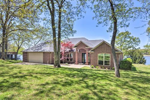 Cleora House | Serene Lakefront Retreat w/Dock in Duck Creek!